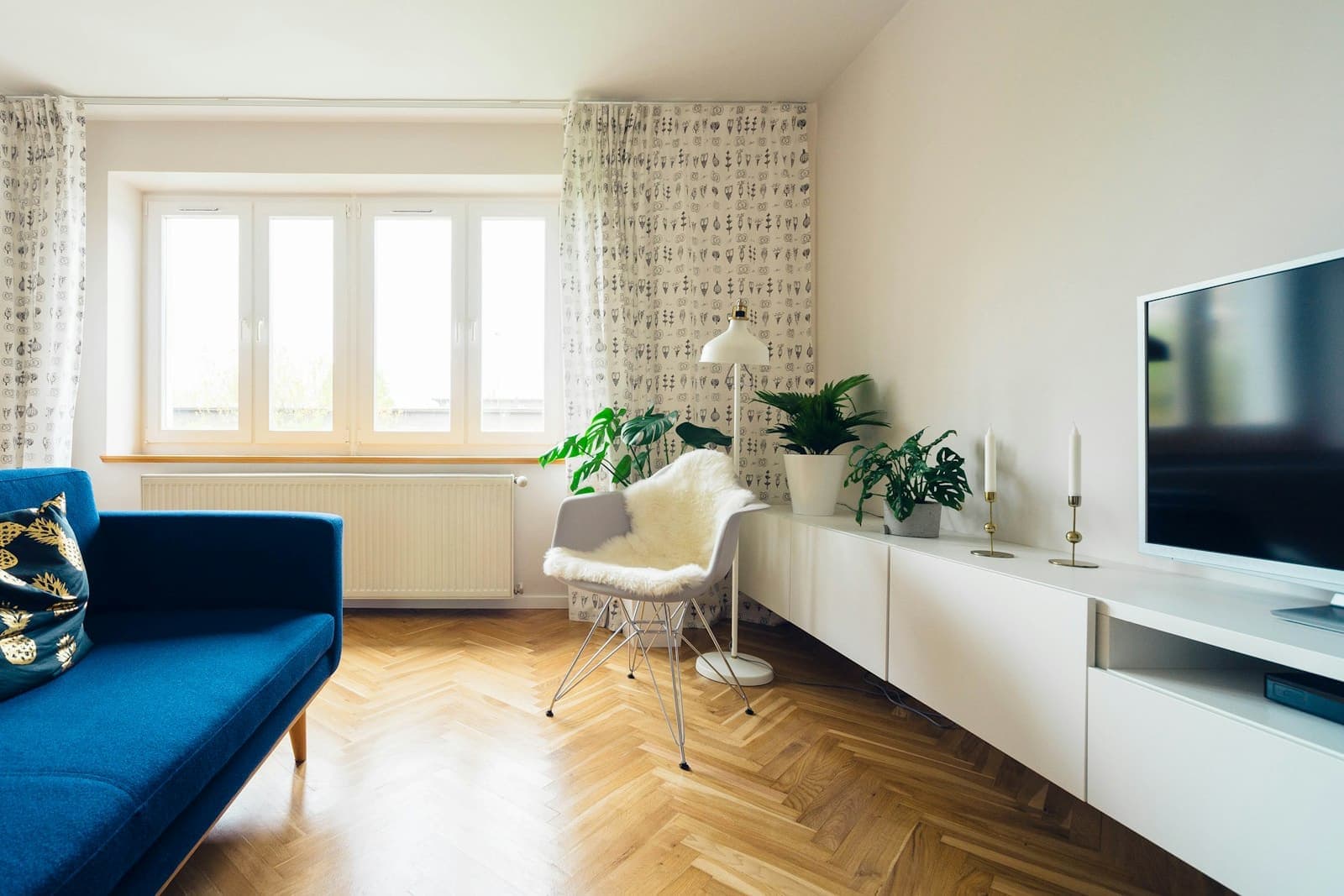Bright open living room with parquet flooring and balcony doors